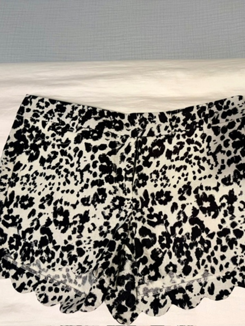 J Crew Black and White Scallop Hem Shorts Size 6